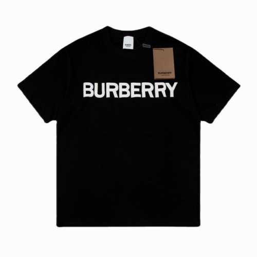 80 Burberry 巴宝莉Bbr 扭曲小标情侣款宽松短袖T恤 采用260克双砂面料 三针五线做工，领口包包边条 今年火爆的品牌 看到了就忍不住要自留一件 正