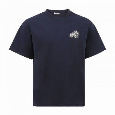 monecler 蒙口 经典刺绣徽标圆领短袖 面料采用260克重精梳棉 定制32支1*1螺纹 成衣两遍水洗处理 面料舒适亲肤无异感 定制定染面料 纺织密度高 垂