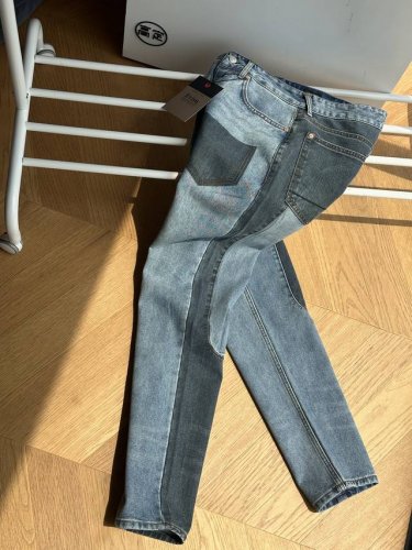 供 Evisu福神 25Ss 大Ｍ拼接阴阳 牛仔裤 30-36 X猫在售 0，早春新款水洗丹宁赤耳牛仔裤，贸易公司渠道稀出，每个男生必备一条的时尚牛仔裤装，拥有