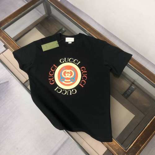 Agucci 古驰 2025春夏最新款短袖T恤，男女同款定制专属纯棉面料，定制原版工艺螺纹，胸前印花图案设计！简约大方，从容百搭，档次极高，完美融入时尚还有风情