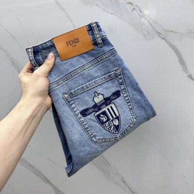 Fendi*芬迪 高端定制、2025早春最新款小直筒牛仔裤 柜台同步发售 进口固色面料 微弹 原版定制复刻 客供五金辅料 原单品质 重工洗水 做工走线精细 上身