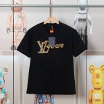 Lv路易早春珠片绣花新款短袖T恤 高品质尼龙滑爽纯棉洗水面料 前后幅高端绣花 还原特殊工艺带来的潮流 官网同步 定制定染 面料舒适柔软 三标齐全 非市场普通版本
