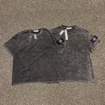 实拍图！Stone Island 石头岛经典勋章重工水洗牛仔袖标短袖实拍图 面料采用高品质280克重工纯棉面料 面料上身舒服 重工纯棉克度 当季必备 版型超正