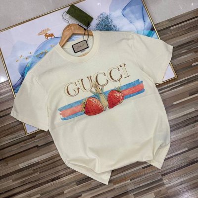 高版本Gucci古驰夏季彼得兔涂鸦石墨卡通草莓印花男女情侣款圆领短袖T恤，双纱240G精梳棉面料，流氓兔彩色前福水印花。衣服印花怎么洗也不会掉落 下摆双印花彼得
