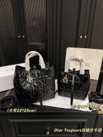 大号 折叠盒尺寸22.23 小号 折叠盒尺寸17.19 迪奥Dior Toujours油蜡皮手袋