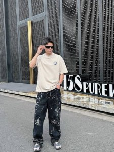 25Ss Dior联名限定新款圆领短袖T恤 选用330克双纱平织棉面料打造 螺纹针织领口 男女同款 码数 S-2Xl 颜色 黑 白 杏三色 尺码表 s 胸围10