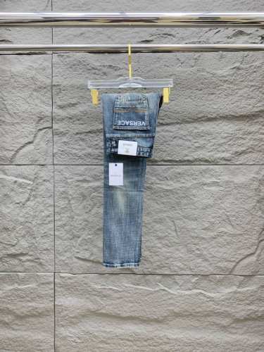 范思哲 新品 高端独家发售 25Ss四季款超燃炸街系列之最牛仔裤 独家隆重推出 原版定制高端品质面料 定制五金版型修身剪裁 面料带弹力 微弹上身舒适度超高 必爆
