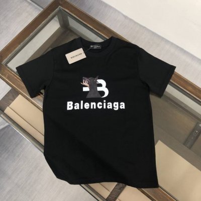 A Balenciaga 巴黎世家字母短袖 潮流高街百搭 必入 海外版 极简字母印花短袖T 男女同款 胸前的图案设计 别具风格 实在是独特新颖 突显十足的个性