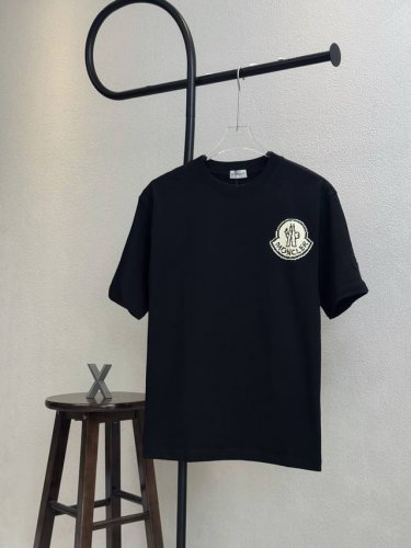 款号X150 moncler蒙口Logo马赛克大标印花圆领短袖 官网买的样衣回来打的板 原色原版1:1 市场发这么低不发这个价格p没办法 情侣同款 全套包装 三