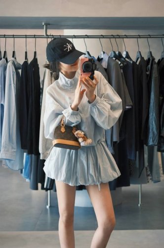 Lululemon Lululemon 神级套装，夏日 C 位出道 宝子们，夏天的较量已经开始，我不允许还有人没发现 Lululemon 这款宝藏皮肤衣百搭薄款