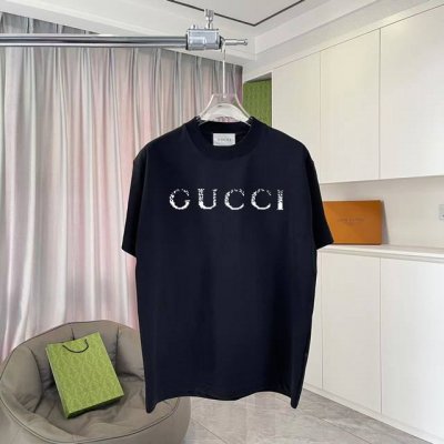 Gucc*古驰 2025春夏新款 个性字母Logo印花 定制面料300G 短袖T恤 男女同款 颜色：黑色 杏色 尺码: S M L Xl Xxl 五个码