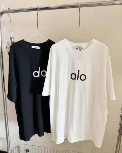 品名 Alo 前后立体硅胶Logo简约短袖 尺码 M.L 颜色 白色 黑色 王炸短袖 品味款深深吸引 一秒入坑 沉浸式买短袖 舒适高颜值 新品超多人都在找穿上身