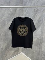 Versace 25夏季新品重工水钻Medusa圆领加厚短袖T恤，Zg最新同步，打造男士基本款单品，为男士衣橱注入新意。采用柔软棉质双面针织长绒棉+莫代尔棉面料