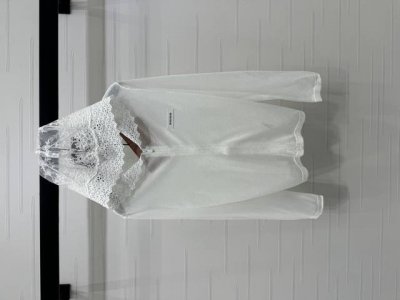 上新原单高端品质 Miumi*2025春夏最新系列！连帽蕾丝花边拉链长袖开衫！定制羊毛纱线织造 透气舒适 质感十足 长袖拉链连帽上衣裁剪 凸显品牌格调 通体轻薄