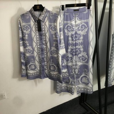 款号20252281 Versac*新款家居风睡衣套装，美杜莎复古花纹印花长袖衬衣+高腰阔腿长裤，紫色，S-Xl， M码；肩宽38，胸围98，袖长61，衣长68