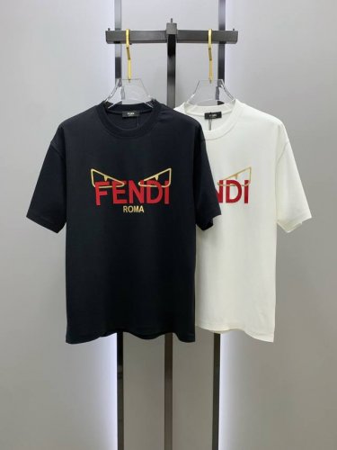 Fendi 芬迪 单穿打底都是首选 高定面料 认准袖子下摆是无痕修袖 240克纯棉 2025春夏新品短袖时尚经典圆领短袖时尚单品设计，更加时尚舒适，高标准定制，