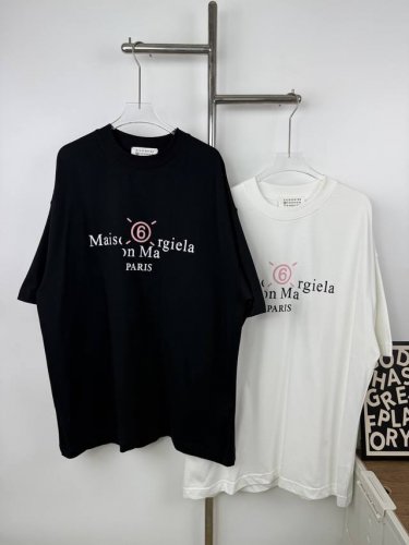 款号X52 Mm6 马吉拉24Ss字母数字印花T恤短袖 Logo标识精致升级，灵感源自八十年代复古原版面料官方同款短袖T恤 定制280克同缸染面料手感非常舒服春