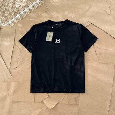 Balenciaga巴黎世家联名安德玛中间小标短袖T恤-由于厂里套现，帮忙成本价出一批高品质短袖 -绝对的高品质低价格p，退货率极低！ -采用原版280G %纯