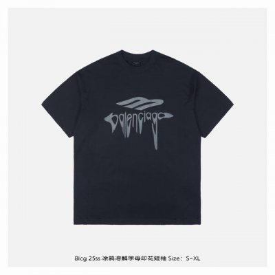 balenciaga 巴黎世家 25Ss 涂鸦溶解字母印花短袖 面料采用330克平纹32支双股双纱紧密赛络纺进口 福原 牌大圆机织造而成 双面做蚀毛无尘处理 面