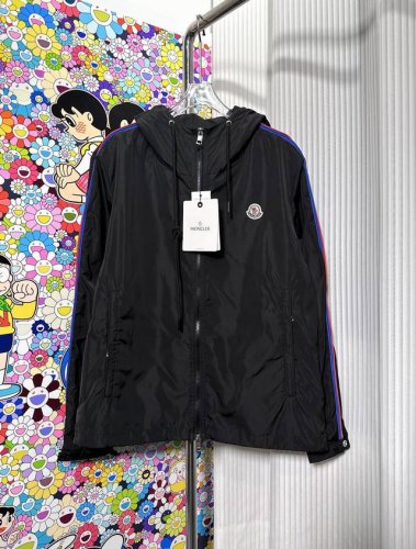 蒙口 2025春季新款夹克外套，秀场新品品相非常完美，双面穿舒适保暖，三标齐全色泽饱满诱人，非常出彩的设计，轻松将时髦感进阶，做工极为考究严谨，走线工整细致！大
