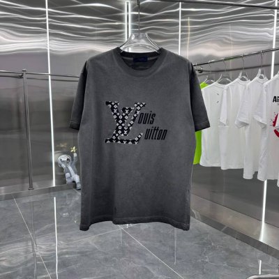 LV 2025新款 酸洗做旧 刻字模 定制面料 短袖T恤 上身超好看 男女同款 S M L Xl Xxl 五个码 洗水咖 洗水蓝 洗水黑