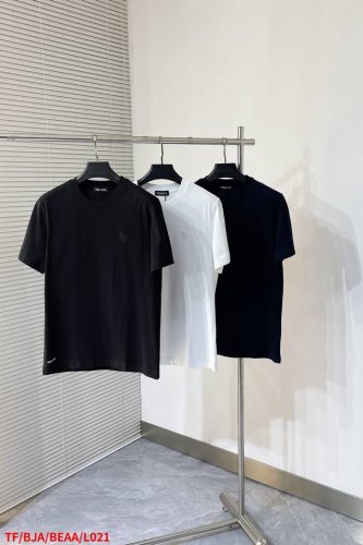 Ouk L021 Tf 2025春夏新款首发专柜最新款短袖圆领T恤 高端订制 设计前卫时尚！品牌Logo重工艺设计 高端定制240克面料.手感柔软.穿着舒适.专