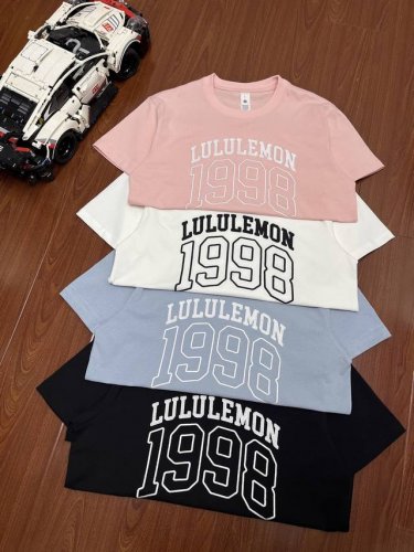Luluemon_Relaxed-Fit 露露乐蒙25年夏季女款短袖Define线下同步舒适与美貌并存学院风T短袖 1998刺绣纪念限定发售 双纱230克透气上