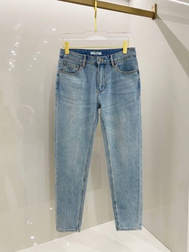 普拉达 2025Ss春夏新款修身小脚牛仔裤 完美洗水工艺 定制顶级五金Logo 独家定制微弹面料 码数29-38 没35、37