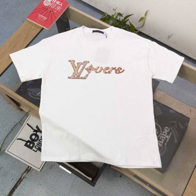 上新 款号：L25717 顶级版本 2025新款Louis Vuitton路易威登Lv钉珠工艺图案Logo字母休闲情侣短袖T恤，简约时尚潮流，上身颜值超高，面料