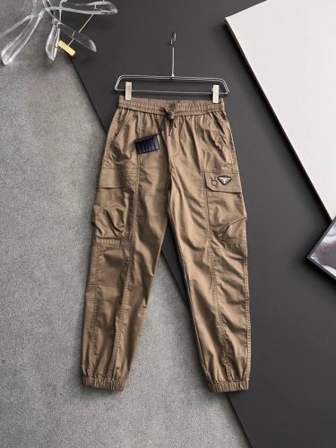 prad* 25Ss春夏新款休闲工装裤，经典标加上个性工装风格，更具高级性，上身秒变大长腿，手感柔软细腻，上身很舒适，出门不纠结好搭配！ 码数：28-3635