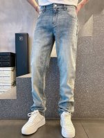P340 96002牛仔裤 季度：2025夏款 尺码：29-38 版型：修身直筒裤型 工艺：后袋压凸图案 刺绣章仔 腰里手缝经典金属蛇链Ykk拉链 大牌品质优选