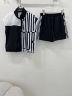 Dio* 25新款套装定制Yb进口再生尼龙材质 挺括舒适有型 面辅料开发 立领无袖拉链外套抽绳松紧休闲短裤 胸前沿用开襟拉链调节 配合撞色Miss拼接设计 增添