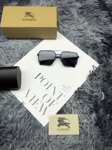 burberry巴宝莉太阳镜顶级最高版本』 重磅来袭通过关系搞到一批海关扣押的巴宝莉墨镜 全球最火的款式之一 可以承载岁月的经典之作 永不过时 独家渠道 详细特