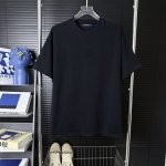194 当天到货 现货现配 Louis Vuitton路易威登25Ss胸口浮雕压印Logo圆领短袖 T恤 官方同步定制面料 原版辅料 高版本 高品质 独家首发高