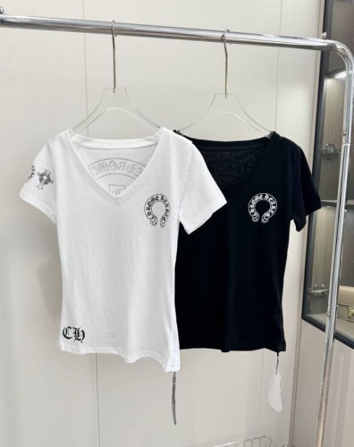 价格p： 品名： * 克罗心V领雪花棉短袖 尺码：S.M 颜色：白色 黑色 *馨子同款美爆啦！没办法抗拒克罗心的V领Tee，这该死的魅力。V领系列真的赢麻了，白