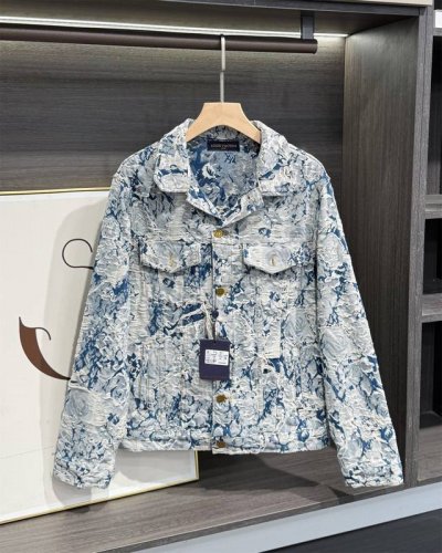 现货 Louis Vuitton 1V 23Ss路易威登Lv破坏花卉玫瑰提花重工水洗流苏牛仔衣外套夹克 这款牛仔衣外套设计感满满 堪称驴家本年度最具诚意之作 流