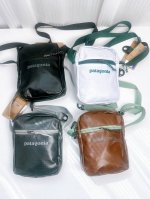 上新 高版本好货 patagonia巴塔哥尼2025新款单肩包 男女情侣款户外涂层防水登山斜挎包 客供面料辅料 三联吊牌，五联水洗 逼格拉满！ 分层有序包身小容