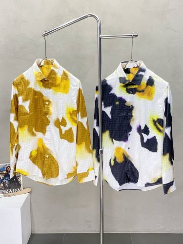 Fendi芬迪独家专供新款男士休闲衬衫 高端定制 高端版本 时尚百搭爆款进口面料 手感超柔软细腻 穿着亲肤舒适 高端精品 代工厂p精细做工 上身非常赞 男士必备