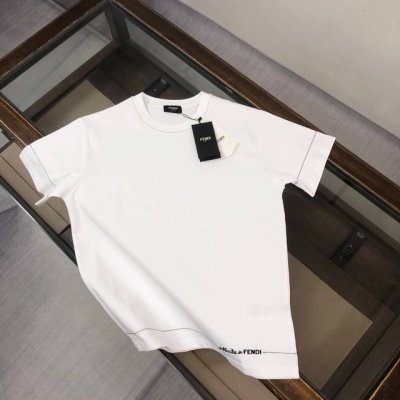 Fen*Di 芬迪 2025春夏新款上市 专柜系列纯棉T恤！270克定制棉，面料柔软舒适，全新设计灵感，极具时尚代表性！下摆精致刺绣Logo设计！简约大气！手感