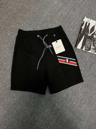 Moncler 蒙口色织休闲科技棉短裤 面料采用进口色织面料，透气，抗皱免烫，不掉色，松紧腰带设计，贴合身形，方便调整，男女同款 颜色：如图所示 尺码：M-2X