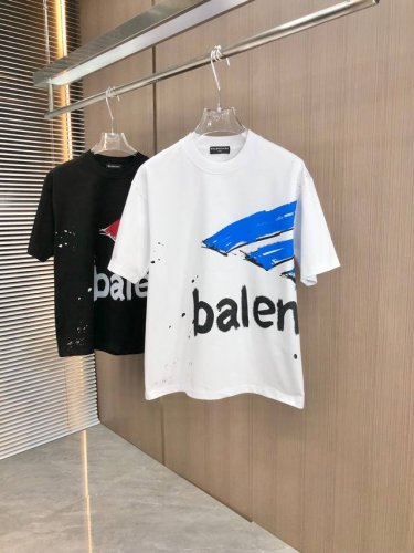Bal巴黎 2025春夏新款 圆领短袖 彩拔网点印花工艺 采用高克重320克双纱精梳棉面料 微宽松版型 面料手感柔软厚实 男女同款 码数：Smlxlxxl