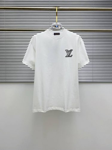 lv2025新款原单男士休闲打底短袖T恤！高端定制 高版本 时尚百搭爆款宽松版型原版进口420克双股纯棉面料 螺纹袖口.领口衣摆 手感超柔软细腻 穿着亲肤舒适