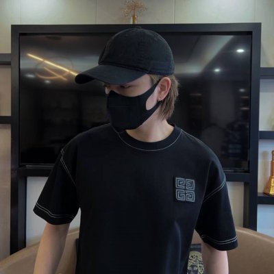 高端复刻 Givenchy 纪梵希Gvc 胸口4G明线刺绣短袖 黑色 面料：采用60支丝光双股 以黑色为基，白色明线点缀在黑色之上，细节中流露出高级感 面料采用