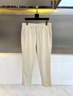 lv 25春夏新品商务休闲西裤挽脚九分裤 精仿面料 黄金比例的材质混纺 面料高密且精细 质地挺阔细腻 具备良好的免烫抗皱特性 高贵的感受上手便一目了然 腰间织带