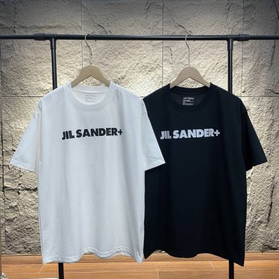 Arc'teryx始祖鸟 X Jil 联名款前后Logo字母印花情侣圆领休闲短袖T恤 -面料采用260G纯棉面料，达到透而不露的黄金平衡点，完美规避透视尴尬，成