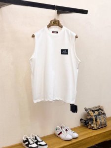 直 品牌 Hermes 爱马仕 2025夏季新品背心T袖 经典简约款式 任何人都可以轻松驾驶 进口定制丝光棉面料 手软舒适有型 吸汗透气 ，胸前经典品牌字母Lo