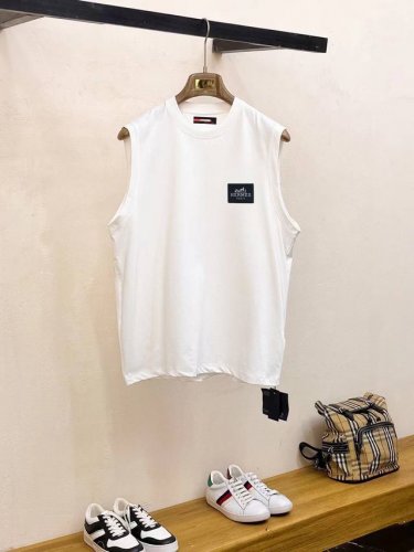 直 品牌 Hermes 爱马仕 2025夏季新品背心T袖 经典简约款式 任何人都可以轻松驾驶 进口定制丝光棉面料 手软舒适有型 吸汗透气 ，胸前经典品牌字母Lo
