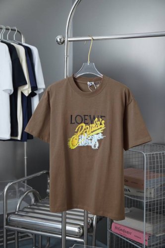 罗意威 Loewe 25Ss早春新款 字母刺绣短袖 轻奢主义 男女日常通勤穿搭必备单品 正确版本 欢迎对比 详细特征 320克 % 纯棉双纱汗布面料 同缸定染特