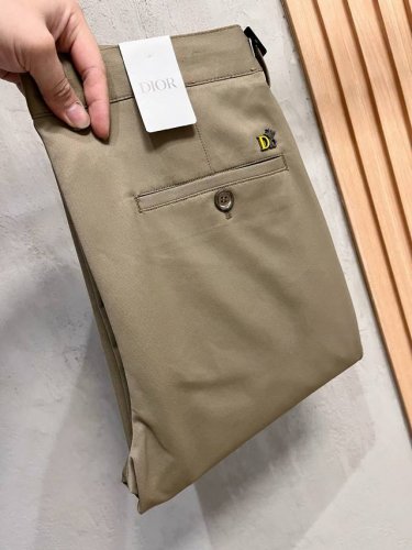 Dior 迪奥 新款来袭2620春夏新款新品 专柜有售 实体店极品休闲裤专柜原版1:1好货，适合各个年龄段。市场最高版本的欧洲进口面料。舒适柔软亲肤，上身效果超