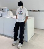 Stussy 斯图春夏新款图案印花圆领短袖T恤，纯棉面料手感柔软舒适，吸汗透气性好！男女同款，非常百搭～ 颜色：黑色 白色 尺码：S～3Xl